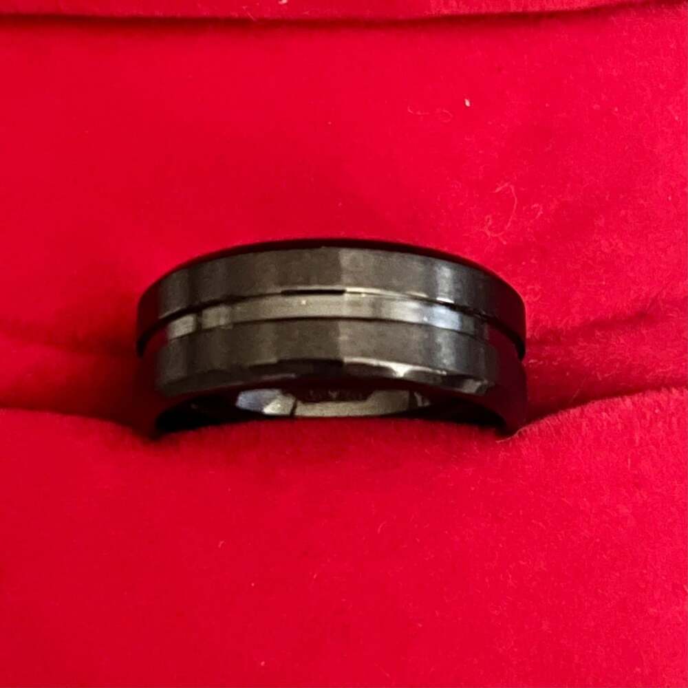 Tungsten Carbide Black Polished & Satin Finish Groove Center 8mm Band Size 9